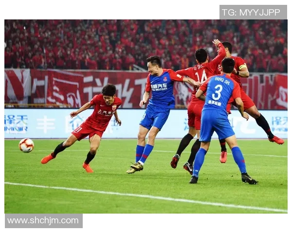 2019年重庆斯威与上海上港激战回顾精彩瞬间与战术分析