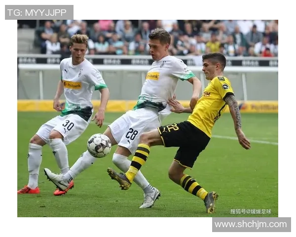 卡尔斯鲁与桑德豪森的激烈对决展现足球魅力与战术智慧